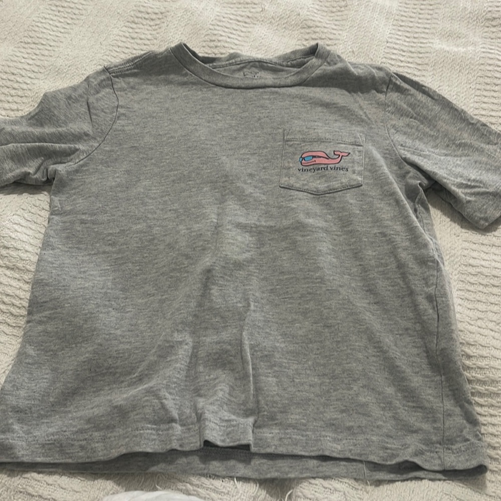 Boys vineyard vines tshirt with front pocket